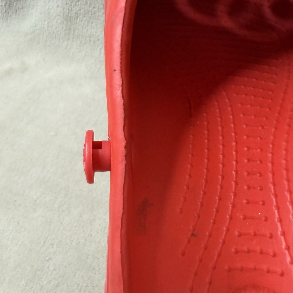 CROCS LIGHTNING McQueen 5 M 7 W limited Edition Disney *Broken Straps - Picture 10 of 10